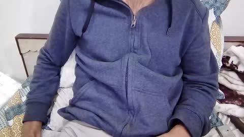 Snapshot of darkbud03 chatting on 19, 12, 2025 just a guy online show from 19, 12, 2025