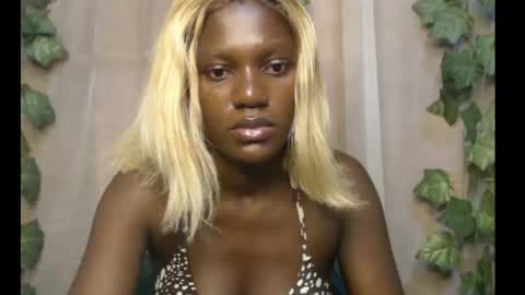 Snapshot of darkchocoxx chatting on 19, 9, 2025 sexygal online show from 19, 9, 2025