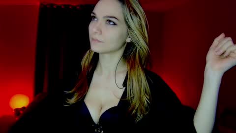 roseredgoddess online show from 5, 1, 2025