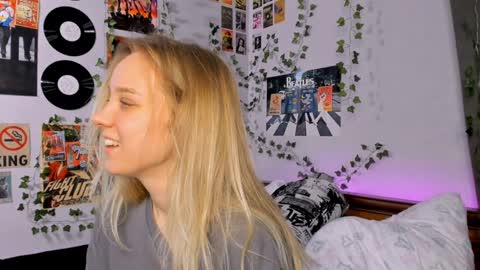 Snapshot of darleneferran chatting on 12, 12, 2024 lina online show from 12, 12, 2024