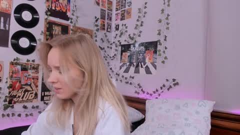 Snapshot of darleneferran chatting on 17, 12, 2024 lina online show from 17, 12, 2024