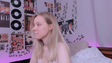 Snapshot of darleneferran chatting on 17, 12, 2024 lina online show from 17, 12, 2024
