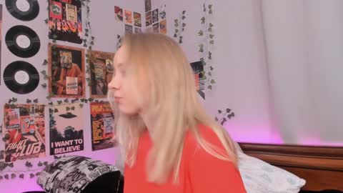 Snapshot of darleneferran chatting on 18, 12, 2024 lina online show from 18, 12, 2024