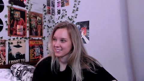 Snapshot of darleneferran chatting on 24, 12, 2024 lina online show from 24, 12, 2024