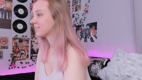 Snapshot of darleneferran chatting on 5, 1, 2025 lina online show from 5, 1, 2025