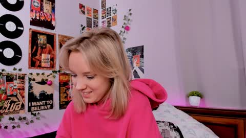 Snapshot of darleneferran chatting on 5, 2, 2025 lina online show from 5, 2, 2025