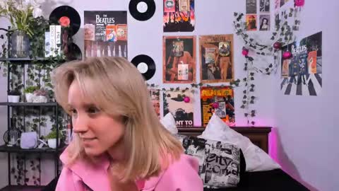 Snapshot of darleneferran chatting on 2, 3, 2025 lina online show from 2, 3, 2025
