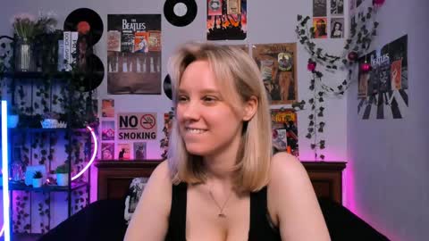 Snapshot of darleneferran chatting on 4, 3, 2025 lina online show from 4, 3, 2025