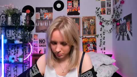 Snapshot of darleneferran chatting on 7, 3, 2025 lina online show from 7, 3, 2025
