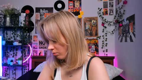 Snapshot of darleneferran chatting on 8, 3, 2025 lina online show from 8, 3, 2025
