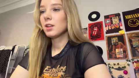 Snapshot of darleneferran chatting on 12, 9, 2025 lina online show from 12, 9, 2025