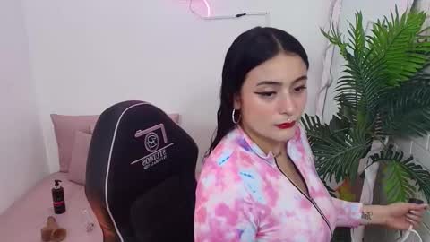 Snapshot of darling_tay chatting on 1, 10, 2025 Darling online show from 1, 10, 2025