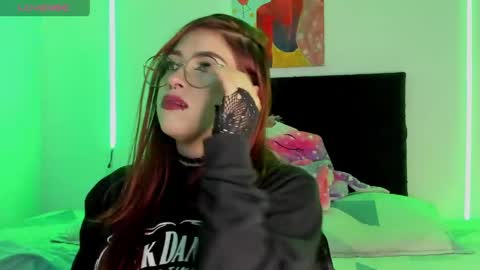 Snapshot of darlyhooper1_ chatting on 15, 4, 2026 Darlyhooper online show from 15, 4, 2026