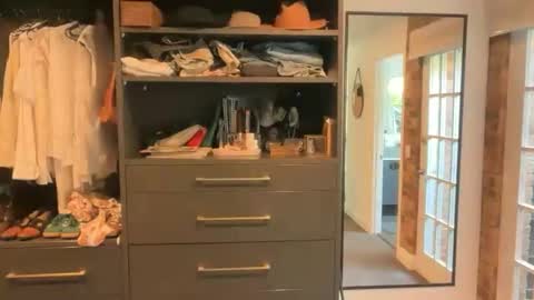 dartanian0001 online show from 17, 9, 2025