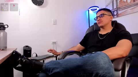 Snapshot of dash_bukoski chatting on 25, 11, 2025 Dash online show from 25, 11, 2025