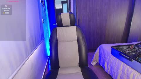 Snapshot of dave02_ chatting on 4, 4, 2026 David online show from 4, 4, 2026