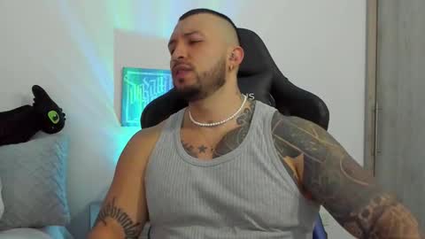 Snapshot of dave_max93 chatting on 28, 10, 2025 DAVE MAX online show from 28, 10, 2025