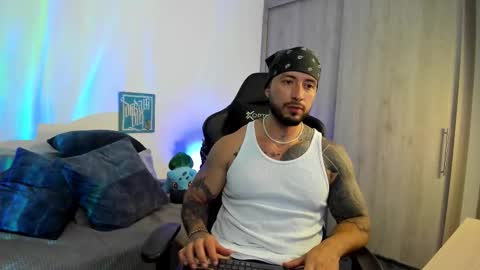 Snapshot of dave_max93 chatting on 12, 11, 2025 DAVE MAX online show from 12, 11, 2025