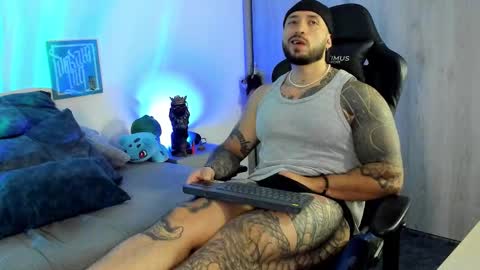 Snapshot of dave_max93 chatting on 22, 11, 2025 DAVE MAX online show from 22, 11, 2025