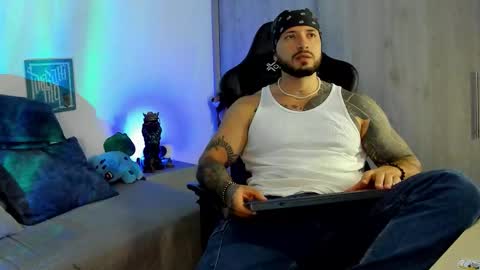 Snapshot of dave_max93 chatting on 23, 11, 2025 DAVE MAX online show from 23, 11, 2025