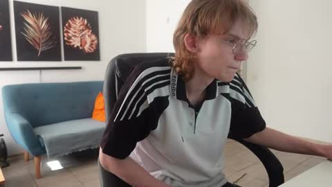 Snapshot of dave_redmond chatting on 15, 4, 2026 DAVE REDMOND online show from 15, 4, 2026