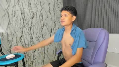 Snapshot of davexxx_ chatting on 17, 7, 2026 Dave online show from 17, 7, 2026
