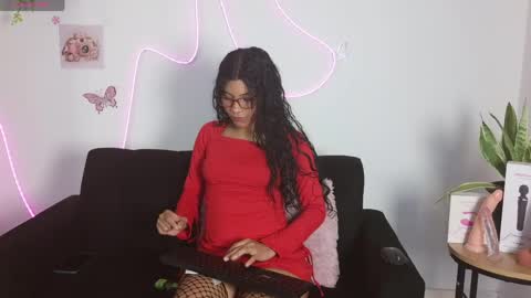 Snapshot of daviana_hill_ chatting on 6, 5, 2026 Davi online show from 6, 5, 2026