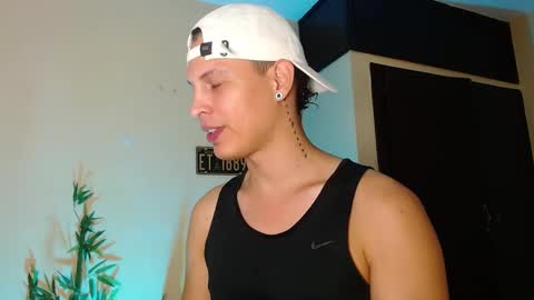 Snapshot of david_neill chatting on 22, 12, 2024 David Neill online show from 22, 12, 2024