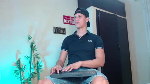 Snapshot of david_neill chatting on 6, 1, 2025 David Neill online show from 6, 1, 2025