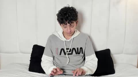 Snapshot of david_roy_ chatting on 18, 2, 2026 Roy online show from 18, 2, 2026