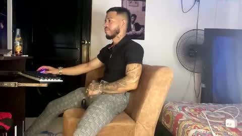 Snapshot of davide_daniels chatting on 23, 12, 2024 Davide online show from 23, 12, 2024