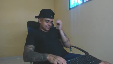 Snapshot of davidlenonn_ chatting on 23, 10, 2025 Lennon online show from 23, 10, 2025