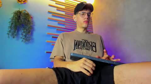 Snapshot of daviid_huge chatting on 24, 10, 2025 daviid_huge online show from 24, 10, 2025