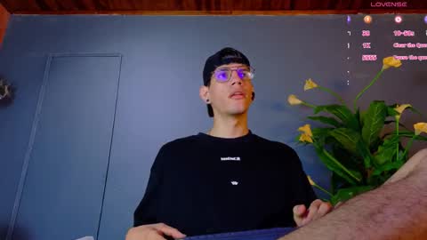 Snapshot of daviid_huge chatting on 7, 11, 2025 daviid_huge online show from 7, 11, 2025