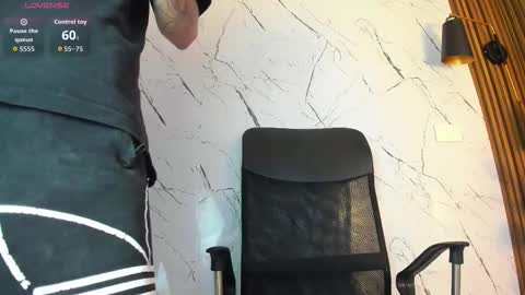 Snapshot of daviid_huge chatting on 24, 11, 2025 daviid_huge online show from 24, 11, 2025