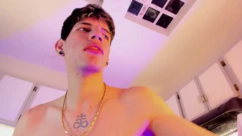 Snapshot of daviid_huge chatting on 28, 11, 2025 daviid_huge online show from 28, 11, 2025