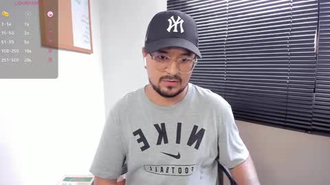 Snapshot of daviidevans chatting on 2, 12, 2024 David Evans online show from 2, 12, 2024