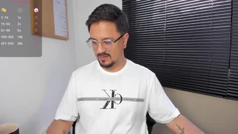 Snapshot of daviidevans chatting on 30, 12, 2024 David Evans online show from 30, 12, 2024