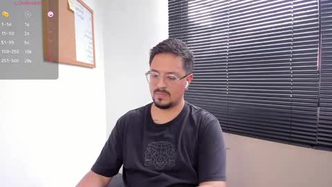 Snapshot of daviidevans chatting on 31, 12, 2024 David Evans online show from 31, 12, 2024