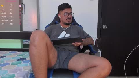 Snapshot of daviidevans chatting on 13, 10, 2025 David Evans online show from 13, 10, 2025