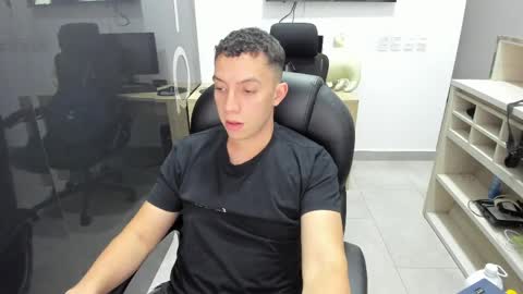 Snapshot of davinson_01 chatting on 4, 4, 2026 Davinson online show from 4, 4, 2026