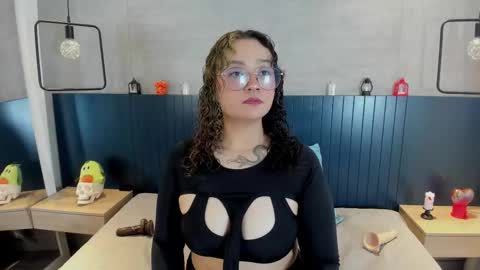 Snapshot of davis_emma chatting on 19, 10, 2025 Emma online show from 19, 10, 2025