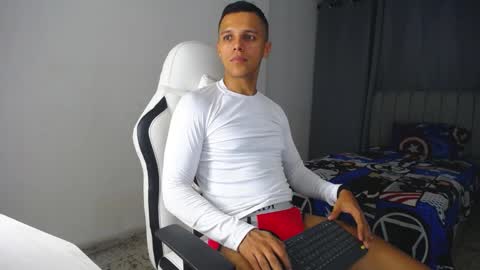 Snapshot of davisito7 chatting on 8, 1, 2025 David Angel online show from 8, 1, 2025