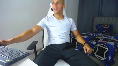 Snapshot of davisito7 chatting on 20, 2, 2025 David Angel online show from 20, 2, 2025