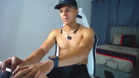 Snapshot of davisito7 chatting on 4, 10, 2025 David Angel online show from 4, 10, 2025