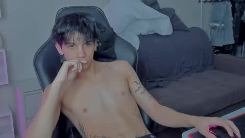 Snapshot of davisross chatting on 4, 12, 2024 davis online show from 4, 12, 2024