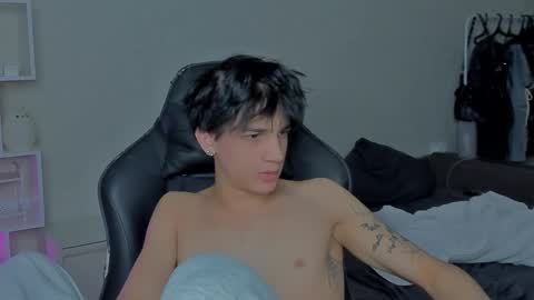 Snapshot of davisross chatting on 17, 12, 2024 davis online show from 17, 12, 2024