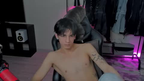 Snapshot of davisross chatting on 17, 2, 2025 davis online show from 17, 2, 2025