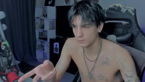 Snapshot of davisross chatting on 12, 10, 2025 davis online show from 12, 10, 2025