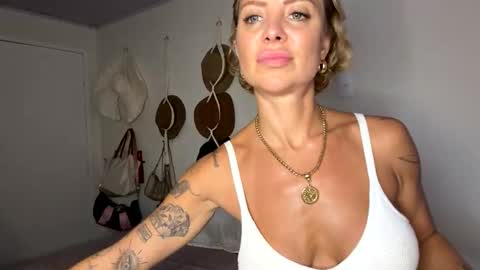 Snapshot of daybyday903433 chatting on 25, 4, 2026 Dayoff online show from 25, 4, 2026